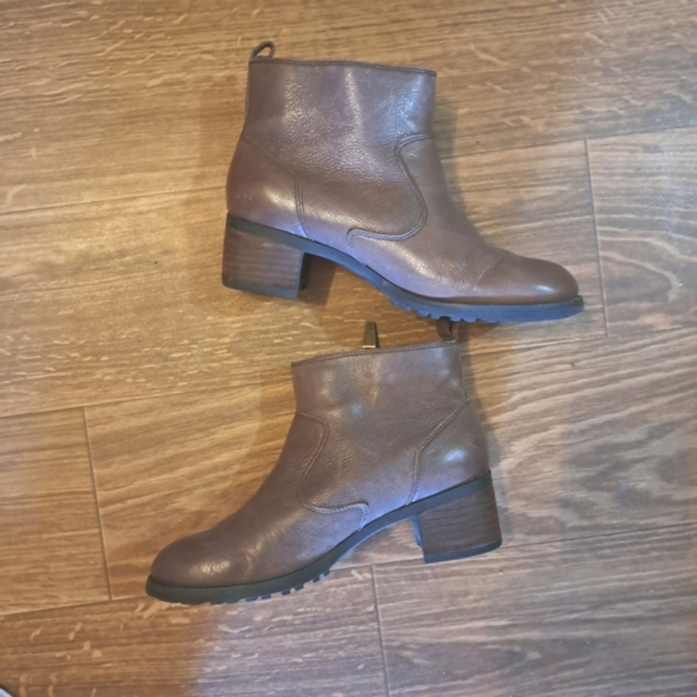NWOT Tara M Grace Brown Leather Block Heeled Ankle Booties Sz 7